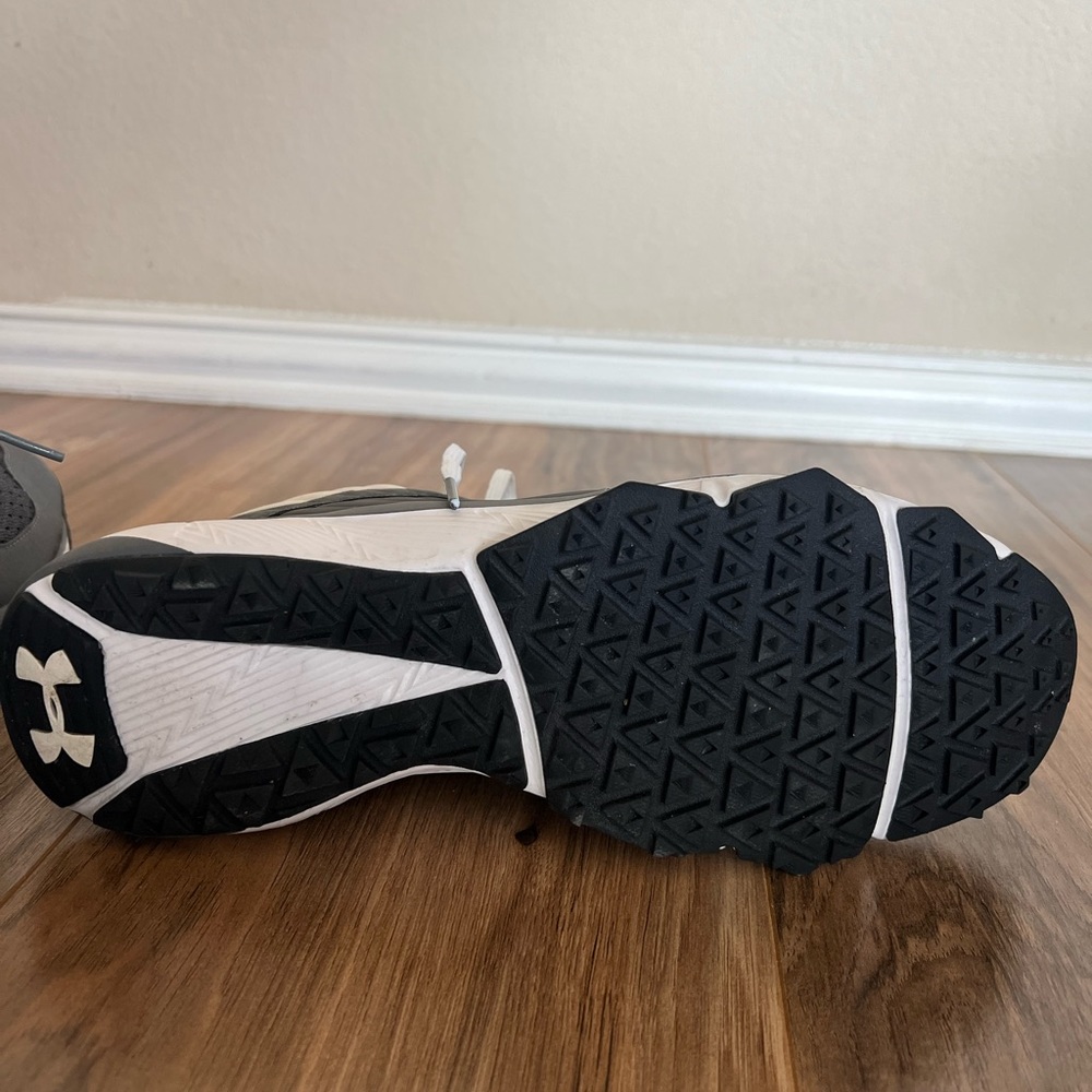 Under Armour Trainer - Picture 6 of 6